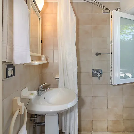 Storyville Simple Hotel 3*