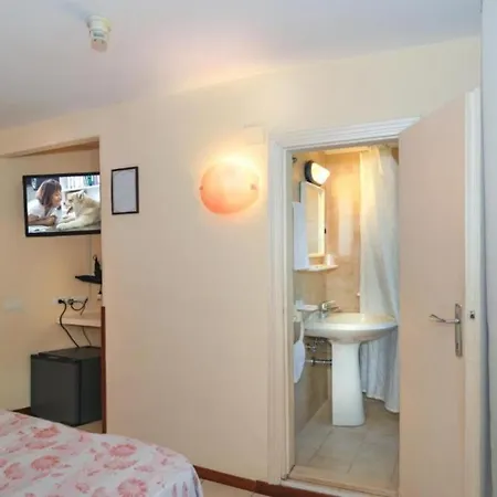 Storyville Simple Hotel